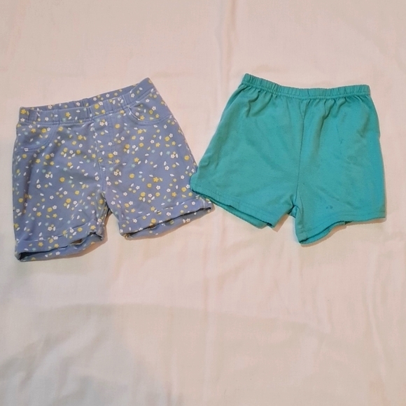 Two pair shorts Sz 5T - Picture 1 of 6